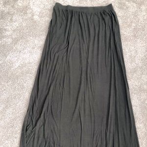 H&M olive green maxi skirt. Size medium